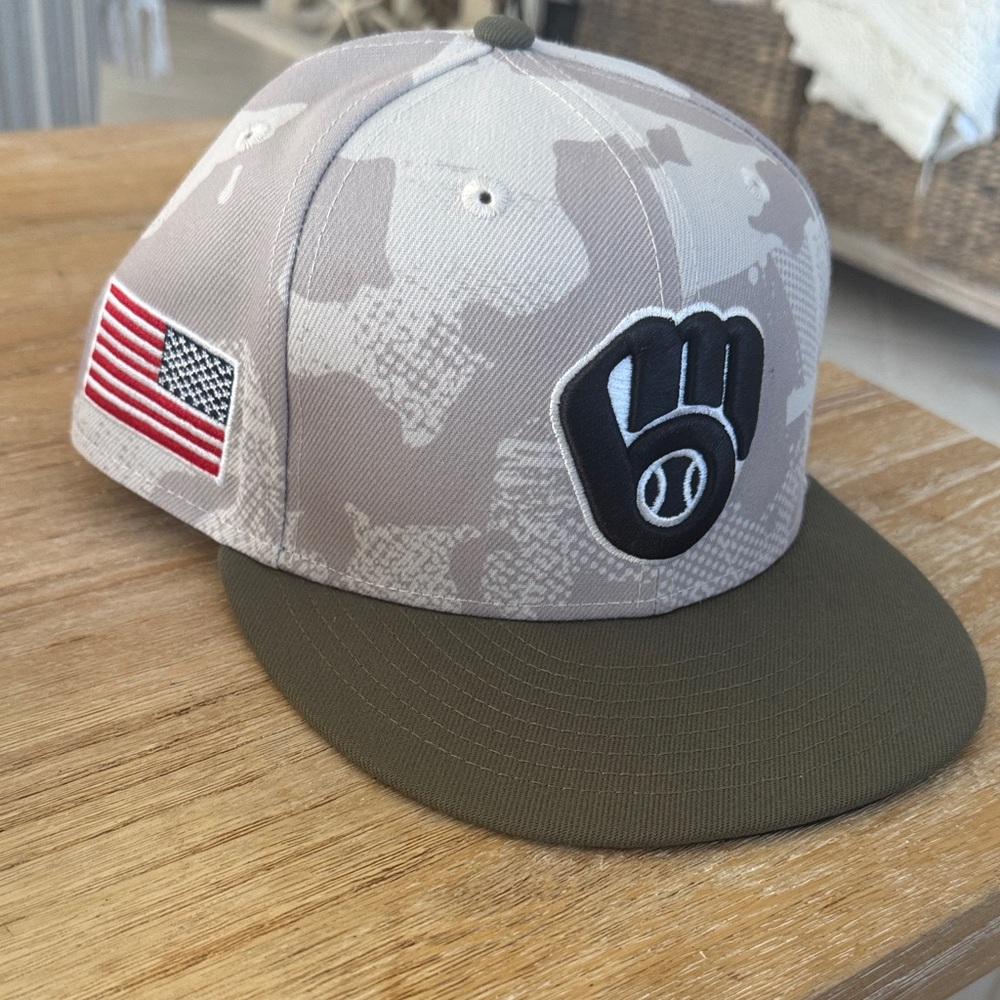 New Milwaukee Brewers Camouflage Baseball Cap with Flag Patch